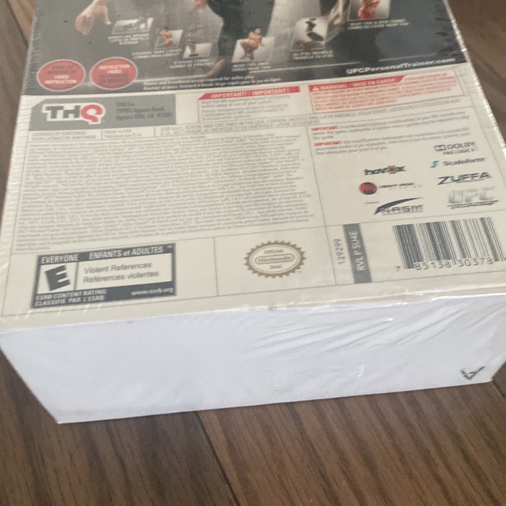 WII UFC  Trainer Bundle - Picture 3 of 4